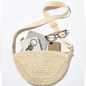 Uniqlo Round mini crocheted bag in Natural color without tags